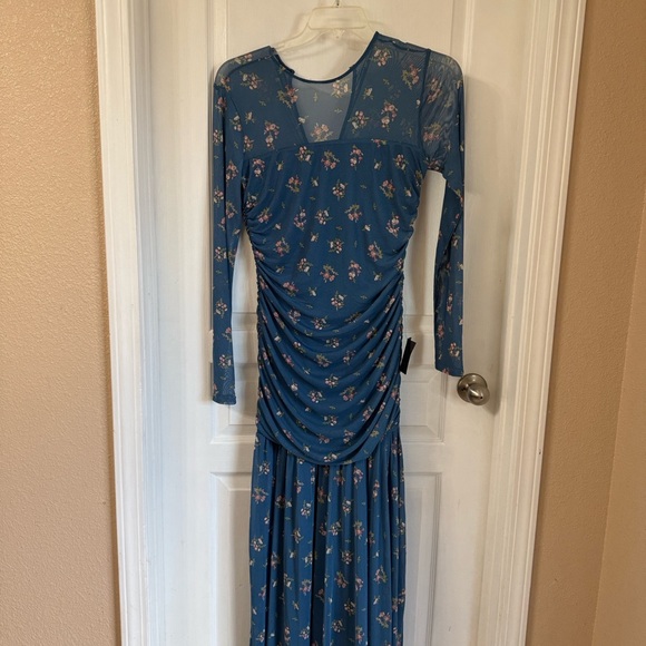 💙Lulu’s Floral Blue Long Sleeve Dress - Picture 10 of 10